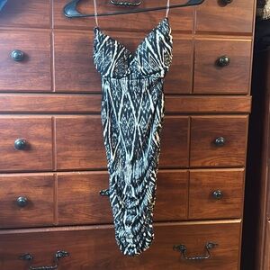 Strapless mini tube dress. Black and white, open back with lace